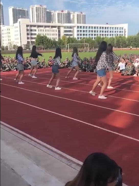 军训吃瓜跳舞视频大全,吃瓜跳舞视频大全，青春活力瞬间回顾