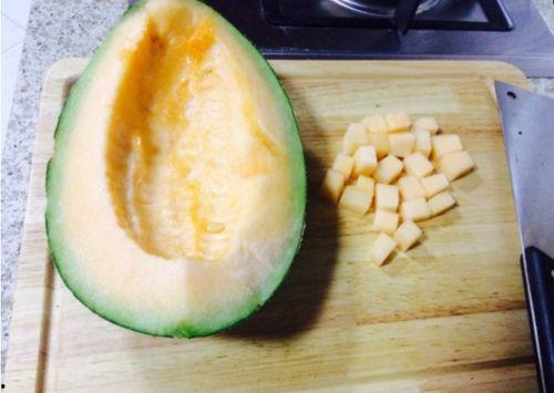 哈密瓜怎样吃才更甜视频,解锁美味甜食的烹饪技巧
